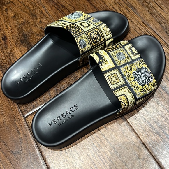 Mens Versace slides - Picture 3 of 4
